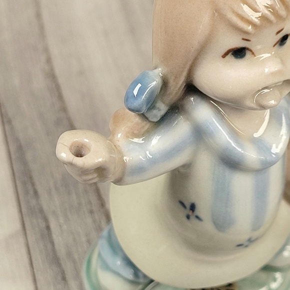 Mirete Porcelain Figurine Girl Yelling Playing Dress Up 4" Made In Spain - Picture 10 of 13